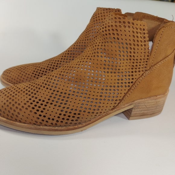 Dolce Vita Chunky Suede Ankle Boots, Size 7.5/ 38 - Picture 6 of 9